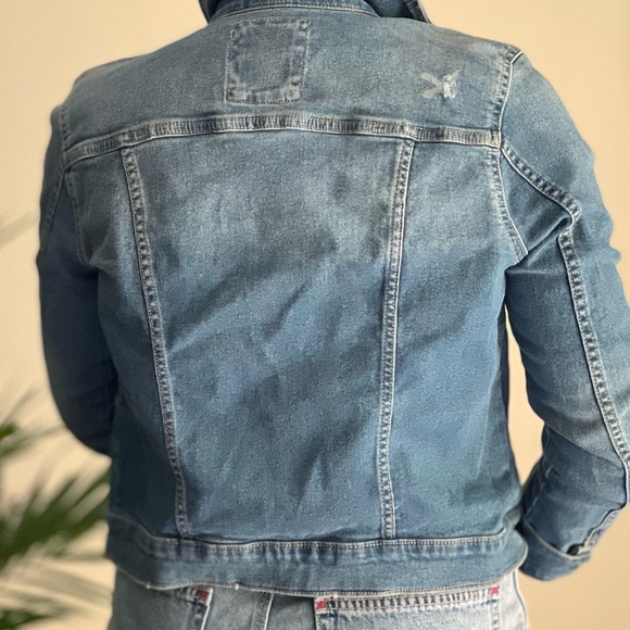 NWOT SO Lightly Distressed Denim Jacket - Blue - Picture 4 of 9